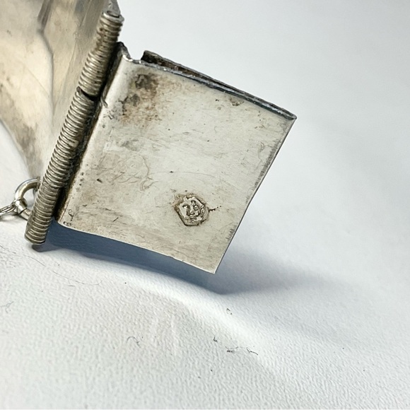 Vintage Mexican Sterling Silver Deeply Chased Hinged Panel Bracelet - Picture 8 of 8